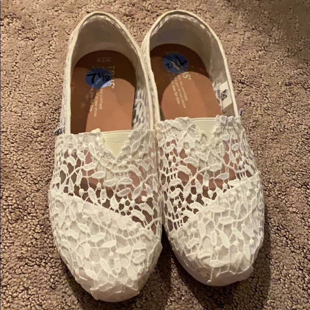 White mesh/lace Toms